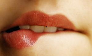 成人唇部训练方法视频,打造迷人唇形，提升自信魅力